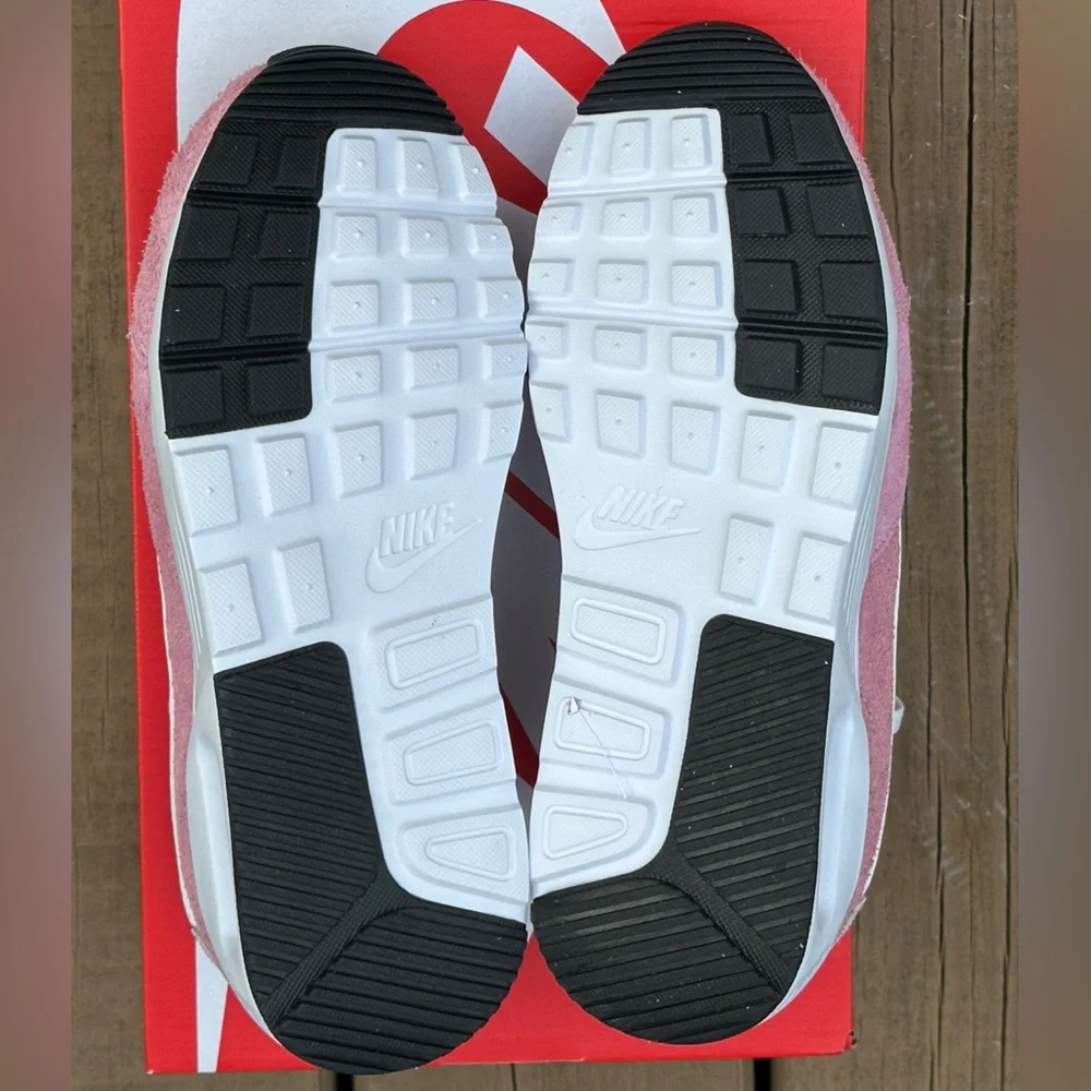 Nike Air Max SC Low Casual Sneaker - fits Youth Sizes 5Y and 6Y NEW
